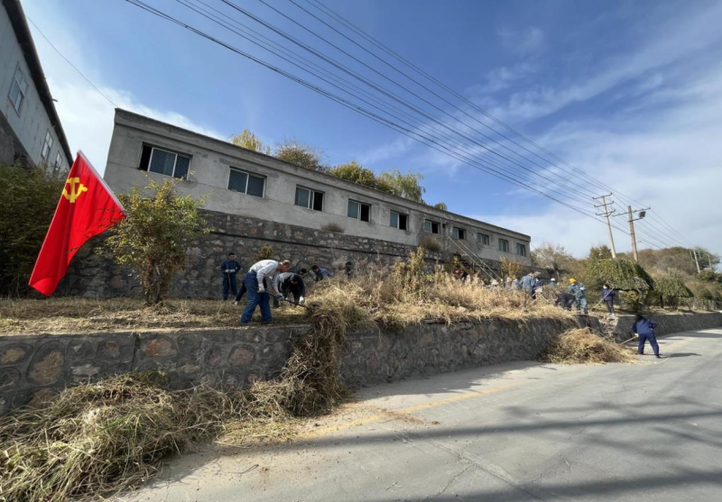 有工投黨員干部、團(tuán)員青年的耕耘那處便是公司最美麗的一角-----物產(chǎn)工投公司開展環(huán)境專項(xiàng)整治主題黨日、團(tuán)日活動(dòng)