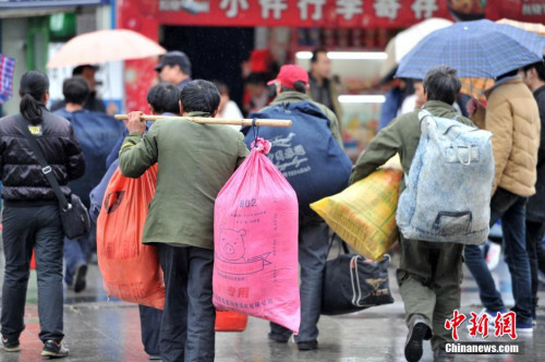 聚焦春節(jié)“恐歸族”：近鄉(xiāng)情怯，恐懼何來？(圖)